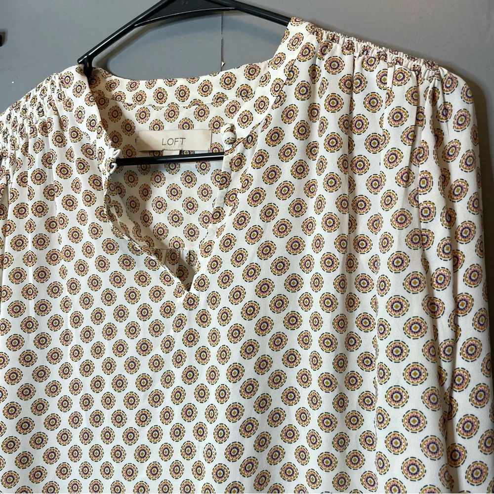 Loft women’s Polka Dot Cream Blouse size medium - Picture 3 of 11